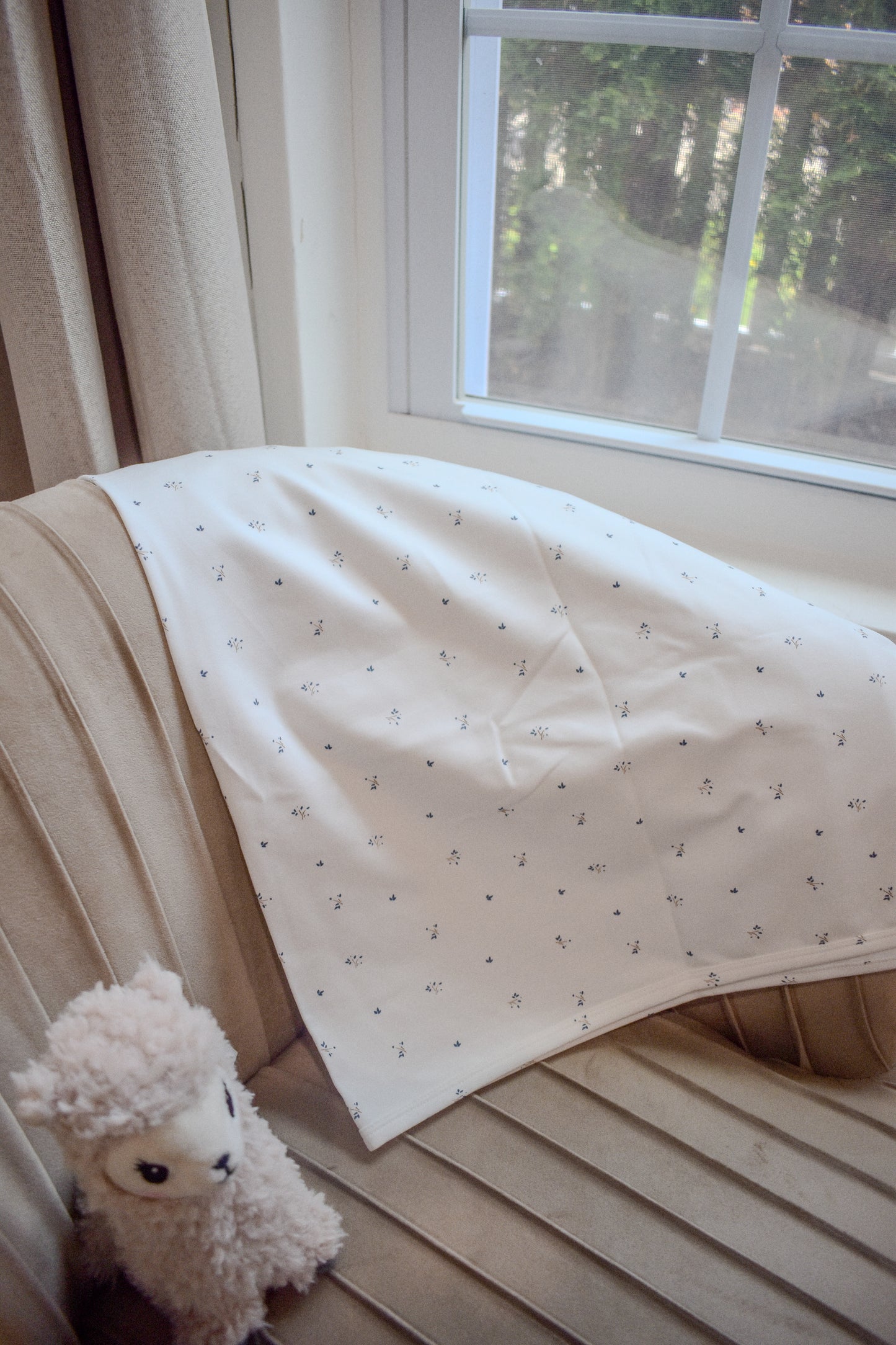 Leafs & Pleats Blanket